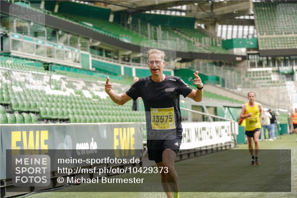 13.09.2026 - 21. swb-Marathon Bremen Michael Burmester http://msf.ph/oto/10429373 13.09.2026 10:20:41 Laufen im Stadion 10244, 10261, 10262, 10366, 10475, 10818, 10961, 10994, 11067, 11068, 11142, 11176, 11197, 11418, 11512, 11964, 12289, 12324, 12358, 12413, 12456, 12513, 12540, 13505, 13514, 13530, 13540, 13541, 13548, 13558, 13560, 13575, 13583, 13588, 13590, 13601, 13605, 13606, 13610, 13619, 13633, 13637, 10597, 12272, 12458, 13501, 13504, 13510, 13515, 13517, 13522, 13542, 13547, 13561, 13567, 13579, 13623, 13635 meine-sportfotos.de