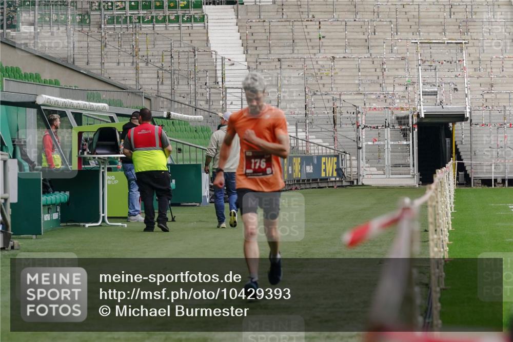 13.09.2026 - 21. swb-Marathon Bremen Michael Burmester http://msf.ph/oto/10429393 13.09.2026 12:05:38 Laufen im Stadion 176, 207, 1231, 1681, 1956 meine-sportfotos.de