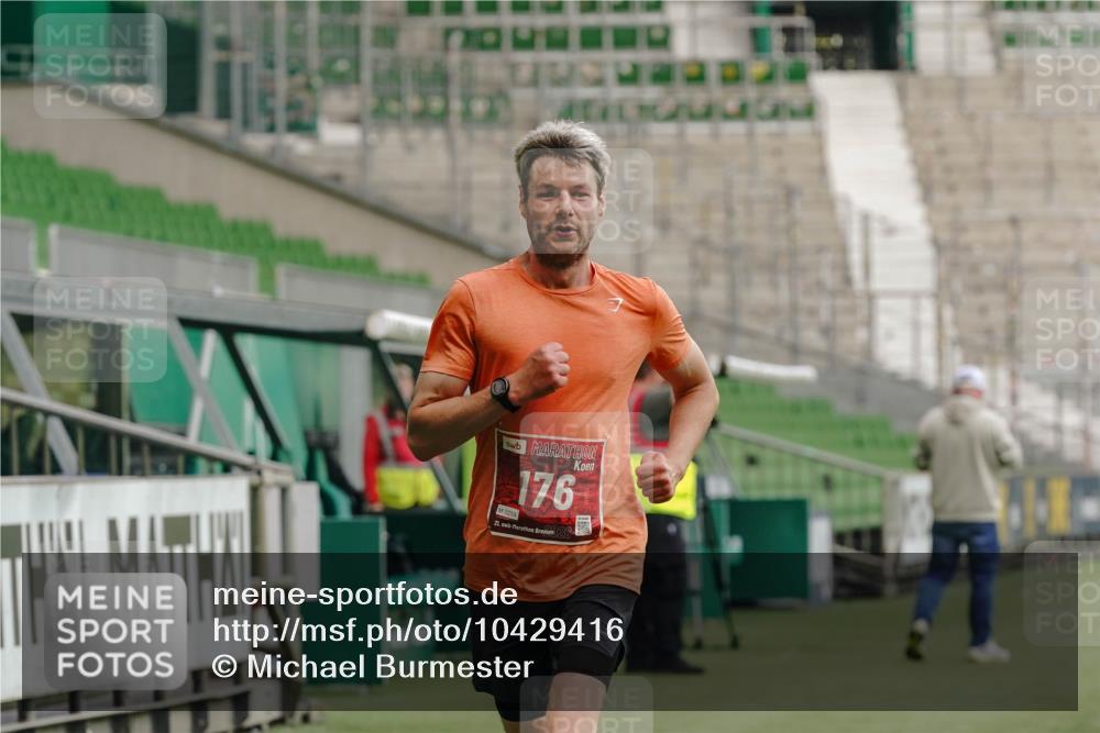 13.09.2026 - 21. swb-Marathon Bremen Michael Burmester http://msf.ph/oto/10429416 13.09.2026 12:05:40 Laufen im Stadion 176, 207, 1231, 1681, 1956 meine-sportfotos.de