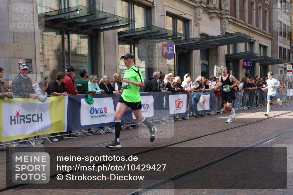 13.09.2026 - 21. swb-Marathon Bremen Strokosch-Dieckow http://msf.ph/oto/10429427 13.09.2026 13:09:13 Ziel 195, 1034, 3197, 4473, 4782, 4895, 5111, 6652, 8759, 9789, 9866, 1241, 1925, 2287, 2291, 2909, 4384, 4898, 5383, 5517, 5636, 5696, 6906, 7262, 8120, 8830, 9904, 9911, 10044 meine-sportfotos.de