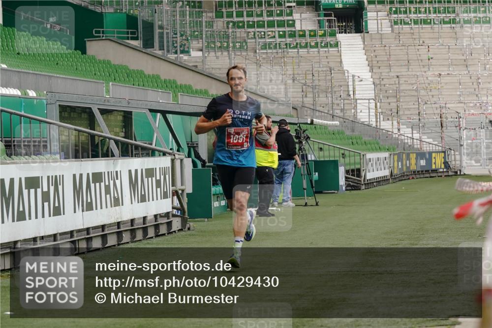 13.09.2026 - 21. swb-Marathon Bremen Michael Burmester http://msf.ph/oto/10429430 13.09.2026 12:06:19 Laufen im Stadion 176, 1091, 1681 meine-sportfotos.de