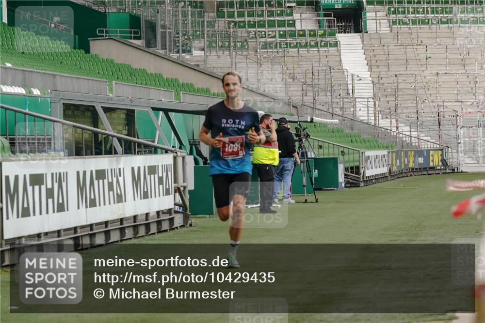 13.09.2026 - 21. swb-Marathon Bremen Michael Burmester http://msf.ph/oto/10429435 13.09.2026 12:06:19 Laufen im Stadion 176, 1091, 1681 meine-sportfotos.de
