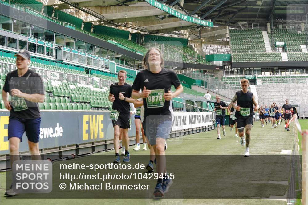 13.09.2026 - 21. swb-Marathon Bremen Michael Burmester http://msf.ph/oto/10429455 13.09.2026 13:03:19 Laufen im Stadion 150, 209, 210, 488, 596, 722, 725, 762, 881, 936, 940, 1014, 1163, 1250, 1343, 1458, 1460, 1479, 1611, 1649, 1653, 1771, 2223, 2276, 2292, 2345, 2364, 2378, 2421, 2434, 2513, 2625, 2666, 2668, 2779, 2851, 2891, 2900, 2934, 2977, 2987, 3013, 3044, 3114, 3135, 3163, 3164, 3187, 3248, 3258, 3294, 3334, 3360, 3392, 3402, 3454, 3460, 3496, 3510, 3527, 3576, 3579, 3585, 3597, 3603, 3618, 3721, 3846, 3852, 3859, 3893, 3938, 3970, 3983, 4000, 4077, 4133, 4506, 4558 meine-sportfotos.de