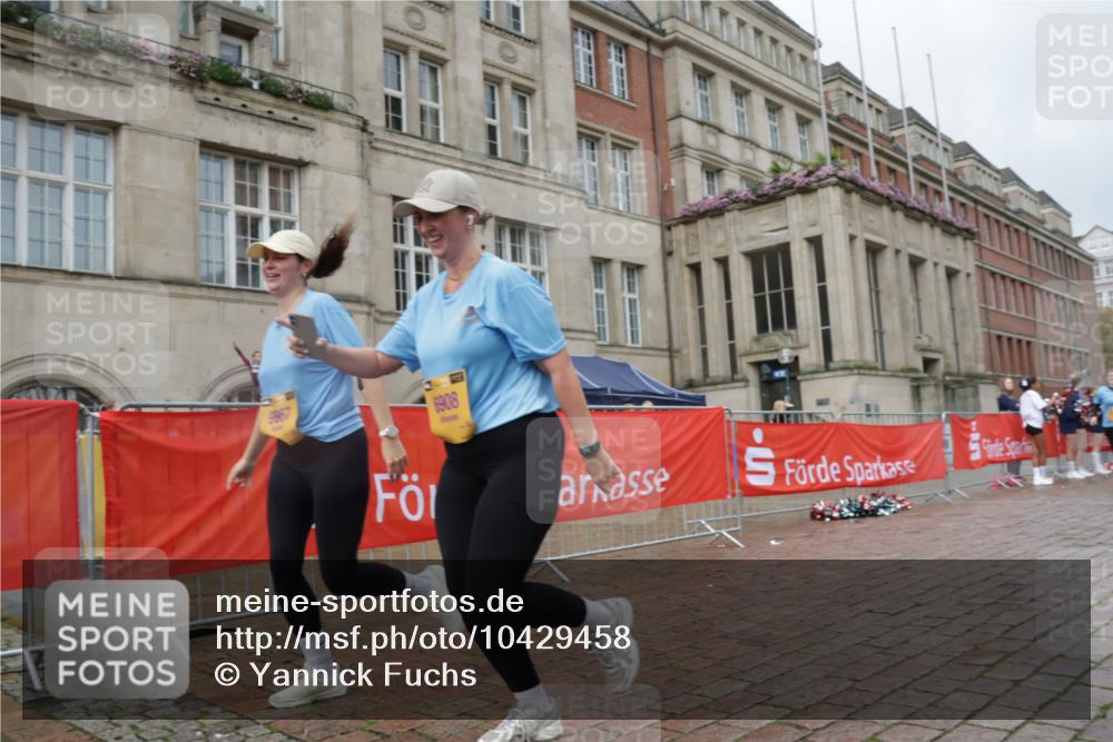 13.09.2026 - Kiel Lauf Yannick Fuchs http://msf.ph/oto/10429458 13.09.2026 11:10:29 Ziel 678, 2134, 2630, 3245, 6476, 9206, 9406, 10704, 11060, 11576, 585, 1937, 2337, 3086, 3227, 4063, 5371, 6908, 9102, 9168, 9254, 9665, 9967, 10154, 11013, 11884, 12008, 12016, 12178, 12698, 586, 1334, 2175, 2176, 2177, 3716, 6409, 6670, 8491, 9916, 10090, 10101, 10550, 11600, 6908, 7826, 9967, 11428, 11429 meine-sportfotos.de