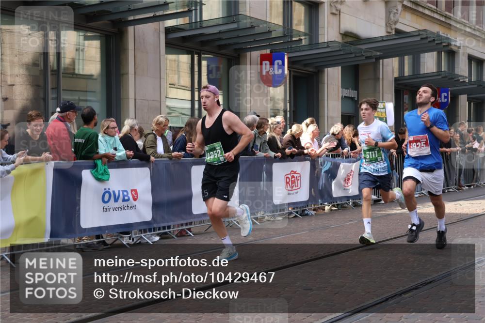 13.09.2026 - 21. swb-Marathon Bremen Strokosch-Dieckow http://msf.ph/oto/10429467 13.09.2026 13:09:14 Ziel 195, 1034, 3197, 4473, 4782, 4895, 5111, 6652, 8759, 9241, 9789, 9866, 1241, 1925, 2287, 2291, 2909, 4384, 4898, 5383, 5517, 5636, 5696, 7262, 8120, 8830, 9904, 9911, 10044 meine-sportfotos.de