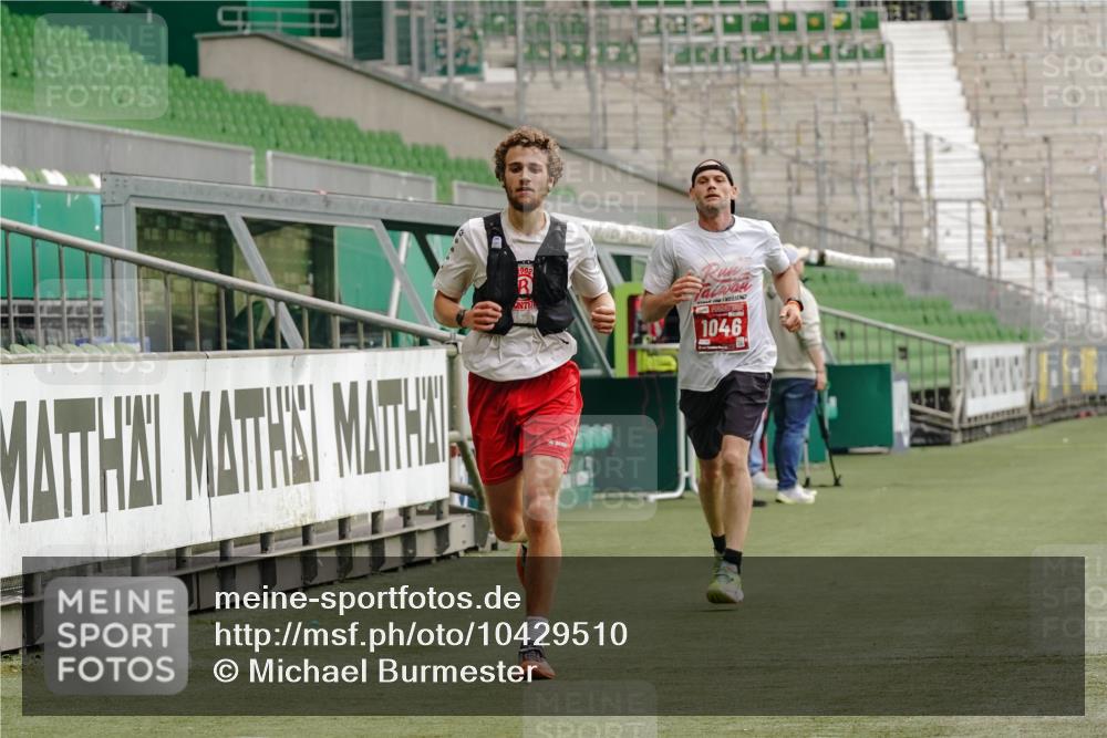 13.09.2026 - 21. swb-Marathon Bremen Michael Burmester http://msf.ph/oto/10429510 13.09.2026 12:10:18 Laufen im Stadion 692, 1046, 1651, 1671, 2054, 176, 1091, 1681 meine-sportfotos.de