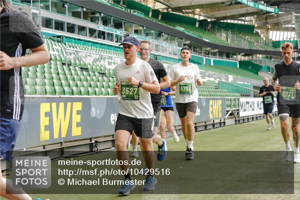 13.09.2026 - 21. swb-Marathon Bremen Michael Burmester http://msf.ph/oto/10429516 13.09.2026 13:03:20 Laufen im Stadion 150, 209, 210, 488, 596, 722, 725, 762, 881, 936, 940, 1014, 1163, 1250, 1343, 1458, 1460, 1479, 1611, 1649, 1653, 1771, 2223, 2276, 2292, 2345, 2364, 2378, 2421, 2434, 2513, 2625, 2666, 2668, 2779, 2851, 2891, 2900, 2934, 2977, 2987, 3013, 3044, 3114, 3135, 3163, 3164, 3187, 3248, 3258, 3294, 3334, 3360, 3392, 3402, 3454, 3460, 3496, 3510, 3527, 3576, 3579, 3585, 3597, 3603, 3618, 3721, 3846, 3852, 3859, 3893, 3938, 3970, 3983, 4000, 4077, 4133, 4506, 4558 meine-sportfotos.de