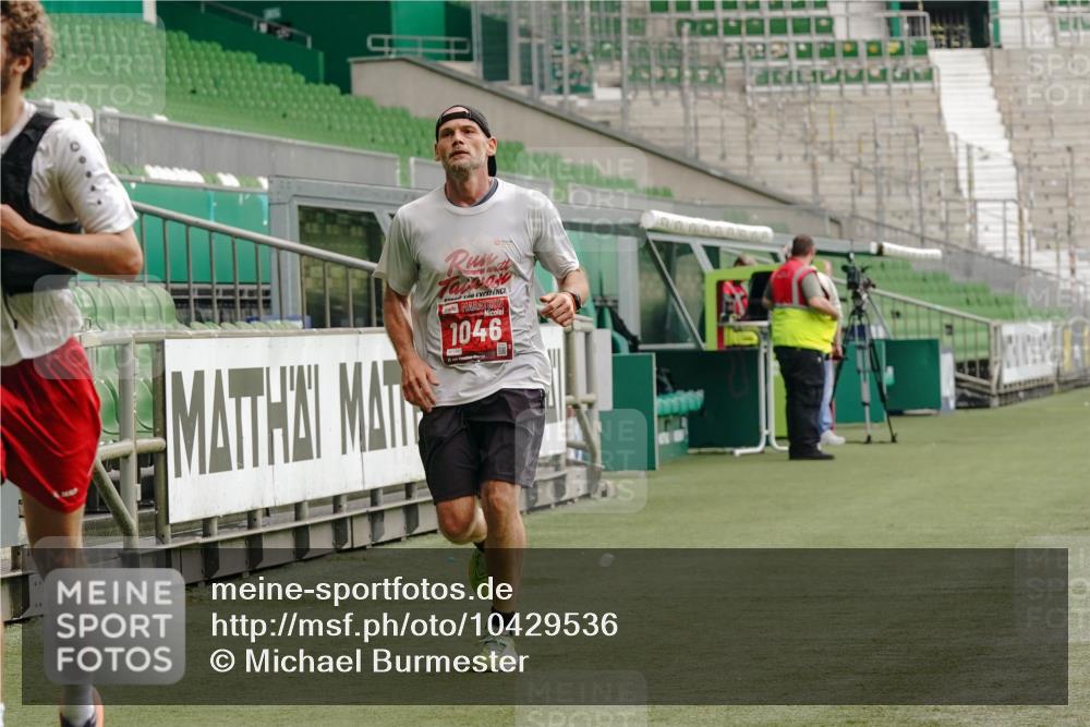 13.09.2026 - 21. swb-Marathon Bremen Michael Burmester http://msf.ph/oto/10429536 13.09.2026 12:10:20 Laufen im Stadion 692, 1046, 1651, 1671, 2054, 176, 1091, 1681 meine-sportfotos.de