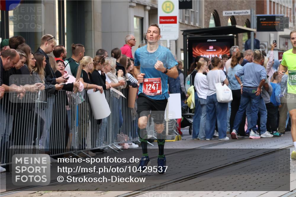 13.09.2026 - 21. swb-Marathon Bremen Strokosch-Dieckow http://msf.ph/oto/10429537 13.09.2026 13:09:24 Ziel 195, 567, 1723, 1975, 2750, 4473, 4782, 6652, 8835, 9241, 9277, 9804, 1034, 1241, 2291, 2909, 3197, 4895, 4898, 5111, 5383, 6652, 8120, 8759, 8830, 9789, 9866, 9904, 10044 meine-sportfotos.de