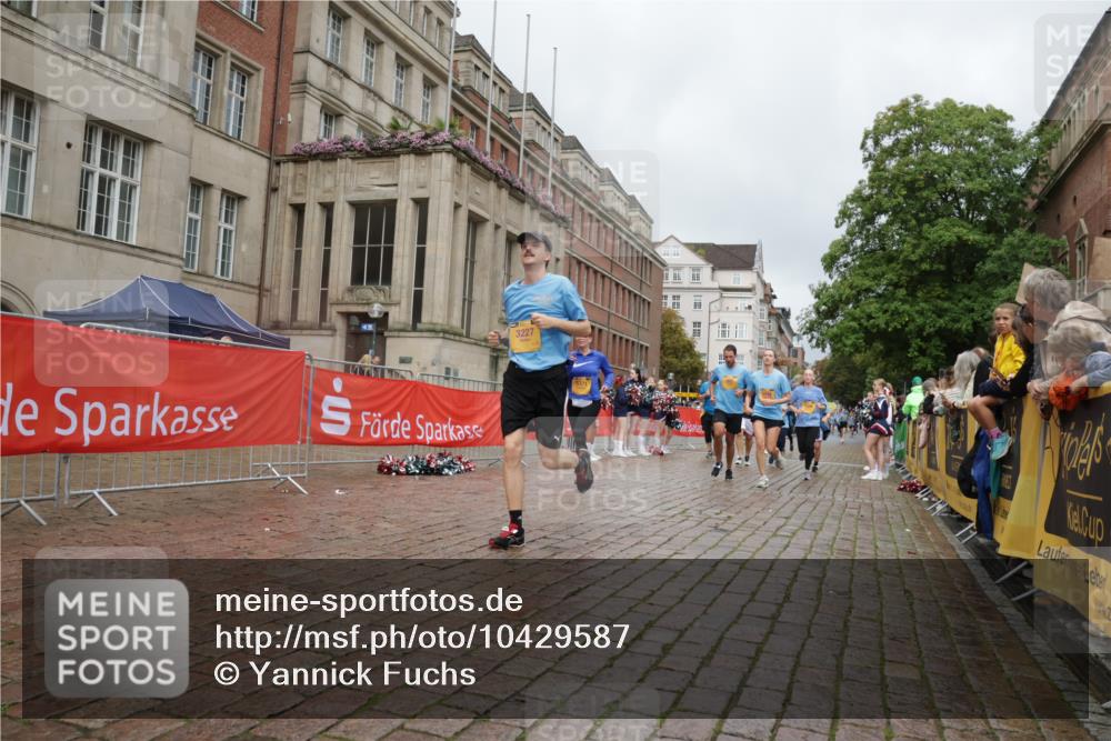 13.09.2026 - Kiel Lauf Yannick Fuchs http://msf.ph/oto/10429587 13.09.2026 11:10:40 Ziel 586, 1334, 2134, 2175, 2176, 2177, 3245, 3716, 6409, 6476, 8491, 9206, 9406, 9916, 10090, 10101, 10550, 585, 678, 1937, 2630, 3086, 3227, 5371, 9102, 9168, 9254, 10154, 10704, 11060, 11576, 12008, 12016, 12178, 12698, 1523, 2512, 2628, 5920, 6670, 6756, 7930, 8468, 10380, 10661, 11600, 11644, 2337, 3227, 4063, 5371, 9168, 9665, 10154, 11013, 11884 meine-sportfotos.de