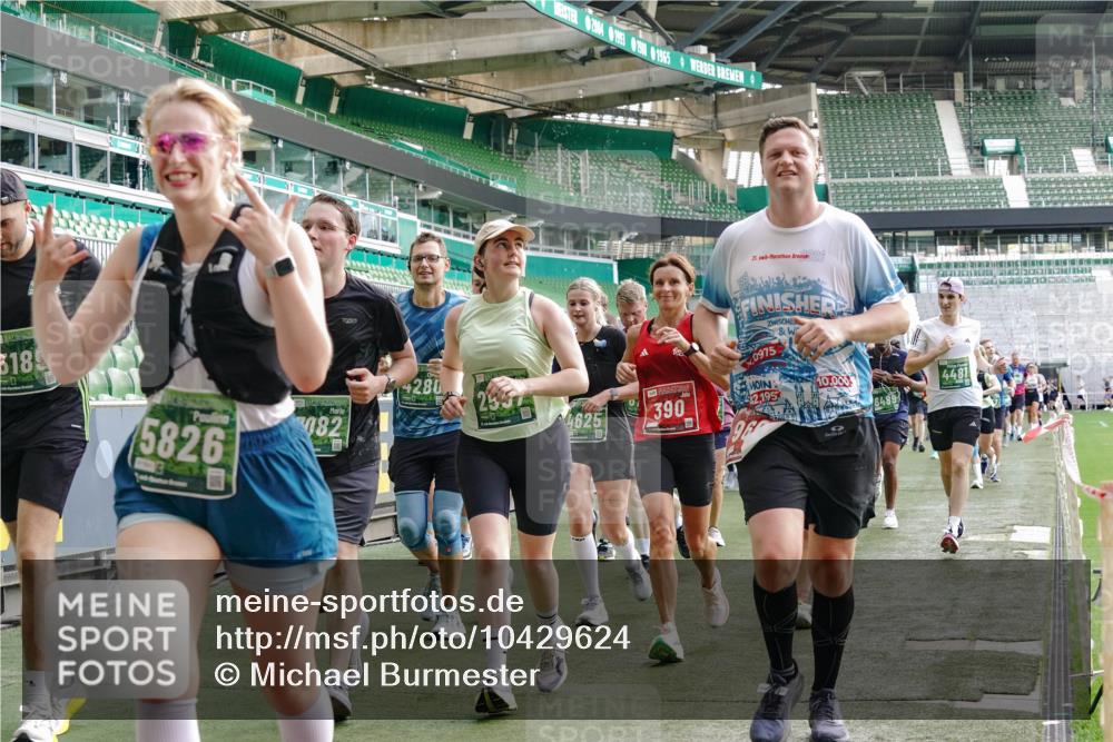 13.09.2026 - 21. swb-Marathon Bremen Michael Burmester http://msf.ph/oto/10429624 13.09.2026 13:27:13 Laufen im Stadion 186, 202, 357, 364, 390, 597, 645, 726, 833, 888, 925, 1077, 1283, 1412, 1473, 1487, 1496, 1530, 1608, 1618, 1700, 1744, 1769, 1828, 1958, 1961, 1984, 2236, 2273, 2309, 2382, 2384, 2388, 2404, 2428, 2502, 2507, 2508, 2542, 2558, 2576, 2582, 2592, 2656, 2675, 2725, 2748, 2817, 2875, 2876, 2923, 2965, 2970, 3045, 3047, 3050, 3062, 3073, 3084, 3097, 3172, 3184, 3219, 3359, 3433, 3540, 3592, 3629, 3756, 3885, 3907, 3978, 4457, 4660 meine-sportfotos.de