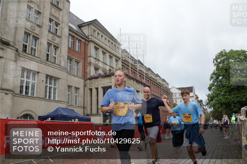 13.09.2026 - Kiel Lauf Yannick Fuchs http://msf.ph/oto/10429625 13.09.2026 11:10:44 Ziel 586, 1334, 2175, 2176, 2177, 3716, 6409, 6670, 8491, 9916, 10090, 10101, 10550, 11600, 585, 678, 1937, 2134, 2630, 3086, 3245, 6476, 9102, 9206, 9254, 9406, 10704, 11060, 11576, 12008, 12016, 12178, 12698, 1523, 2512, 2628, 5920, 6756, 6852, 7930, 8468, 10380, 10661, 11644, 585, 1937, 3086, 3227, 4063, 5371, 9168, 9254, 10154, 11884, 12008, 12016 meine-sportfotos.de