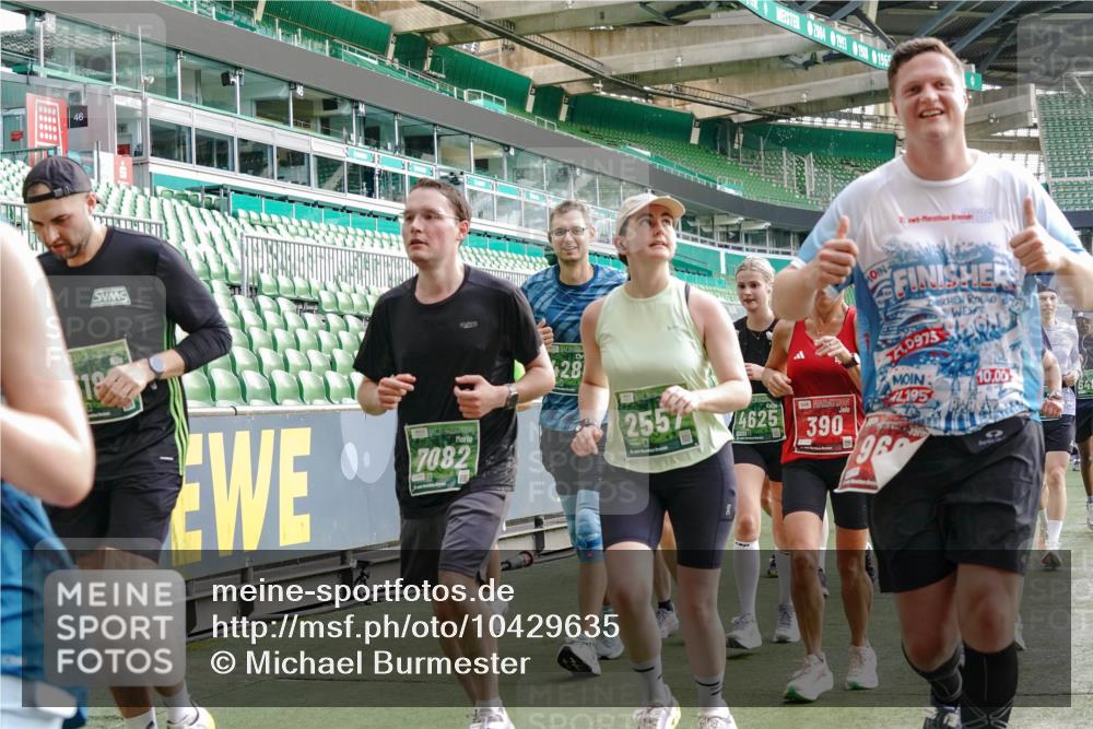 13.09.2026 - 21. swb-Marathon Bremen Michael Burmester http://msf.ph/oto/10429635 13.09.2026 13:27:13 Laufen im Stadion 186, 202, 357, 364, 390, 597, 645, 726, 833, 888, 925, 1077, 1283, 1412, 1473, 1487, 1496, 1530, 1608, 1618, 1700, 1744, 1769, 1828, 1958, 1961, 1984, 2236, 2273, 2309, 2382, 2384, 2388, 2404, 2428, 2502, 2507, 2508, 2542, 2558, 2576, 2582, 2592, 2656, 2675, 2725, 2748, 2817, 2875, 2876, 2923, 2965, 2970, 3045, 3047, 3050, 3062, 3073, 3084, 3097, 3172, 3184, 3219, 3359, 3433, 3540, 3592, 3629, 3756, 3885, 3907, 3978, 4457, 4660 meine-sportfotos.de