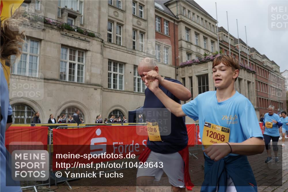13.09.2026 - Kiel Lauf Yannick Fuchs http://msf.ph/oto/10429643 13.09.2026 11:10:45 Ziel 586, 1334, 2175, 2176, 2177, 3716, 6409, 6670, 8491, 9916, 10090, 10101, 10380, 10550, 11600, 678, 1937, 2134, 2630, 3086, 3245, 6476, 9102, 9206, 9406, 10704, 11060, 11576, 12008, 12016, 12178, 12698, 1523, 2512, 2628, 5920, 6756, 6852, 7930, 8468, 8826, 10661, 11644, 585, 1937, 3086, 3227, 4063, 5371, 9102, 9168, 9254, 10154, 12008, 12016 meine-sportfotos.de