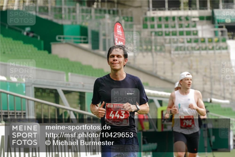 13.09.2026 - 21. swb-Marathon Bremen Michael Burmester http://msf.ph/oto/10429653 13.09.2026 12:12:17 Laufen im Stadion 317, 443, 614, 796, 1651, 692 meine-sportfotos.de