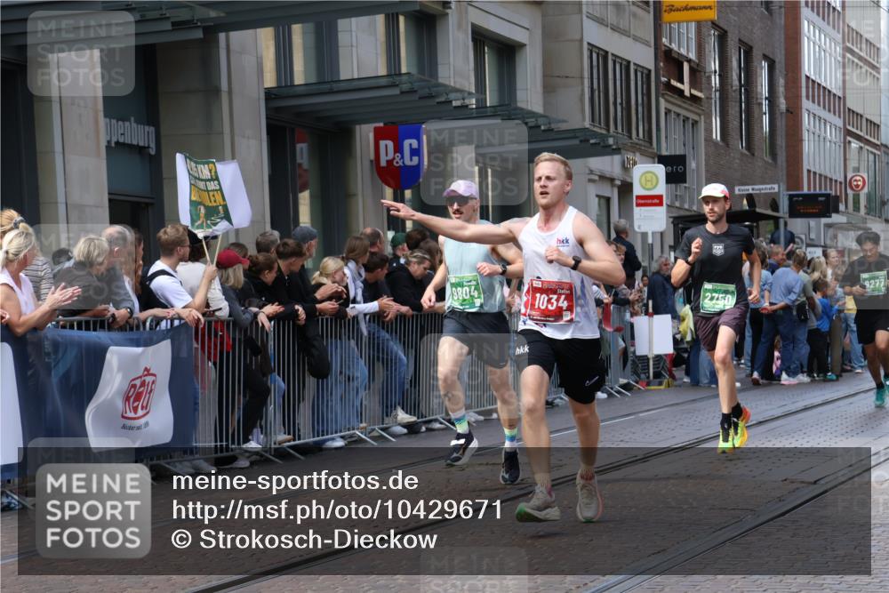 13.09.2026 - 21. swb-Marathon Bremen Strokosch-Dieckow http://msf.ph/oto/10429671 13.09.2026 13:09:34 Ziel 195, 538, 567, 623, 1723, 1975, 2020, 2750, 4781, 4782, 5627, 8835, 9241, 9277, 9804, 9817, 1034, 1241, 3197, 4473, 4895, 5111, 6652, 8759, 9789, 9866, 9904 meine-sportfotos.de