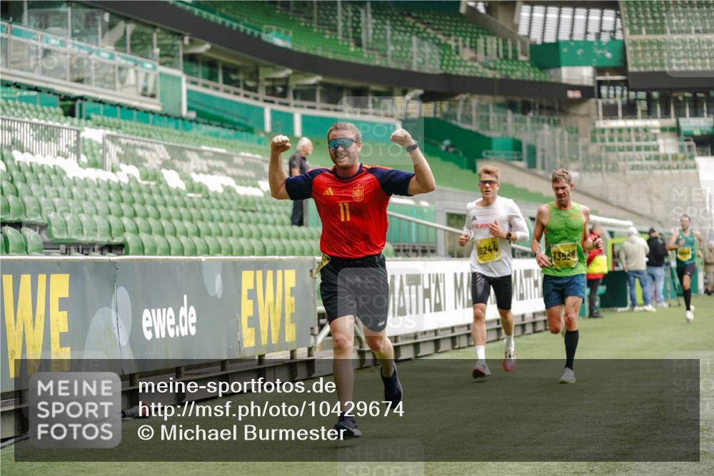 13.09.2026 - 21. swb-Marathon Bremen Michael Burmester http://msf.ph/oto/10429674 13.09.2026 10:20:56 Laufen im Stadion 10244, 10261, 10262, 10818, 10961, 10994, 11067, 11068, 11142, 11176, 11197, 11418, 11512, 11964, 12289, 12324, 12358, 12413, 12456, 12513, 12520, 12540, 13505, 13514, 13540, 13548, 13558, 13560, 13568, 13575, 13583, 13588, 13590, 13601, 13605, 13606, 13608, 13610, 13619, 13633, 13637, 10597, 12272, 12457, 12458, 13501, 13504, 13510, 13515, 13517, 13522, 13542, 13547, 13554, 13561, 13567, 13579, 13623, 13635 meine-sportfotos.de