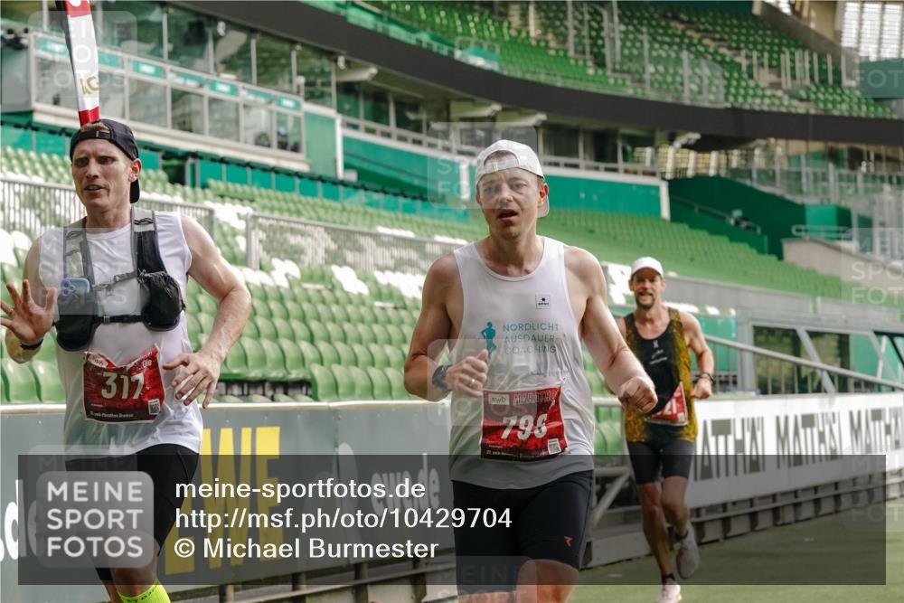 13.09.2026 - 21. swb-Marathon Bremen Michael Burmester http://msf.ph/oto/10429704 13.09.2026 12:12:22 Laufen im Stadion 317, 443, 614, 796, 1651, 692 meine-sportfotos.de