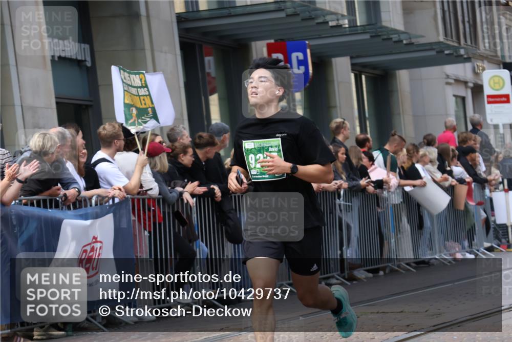 13.09.2026 - 21. swb-Marathon Bremen Strokosch-Dieckow http://msf.ph/oto/10429737 13.09.2026 13:09:38 Ziel 538, 567, 623, 1723, 1975, 2020, 2750, 4781, 5627, 8835, 9241, 9277, 9804, 9817, 195, 1034, 3197, 4473, 4782, 4895, 5111, 6652, 8759, 9789, 9866 meine-sportfotos.de