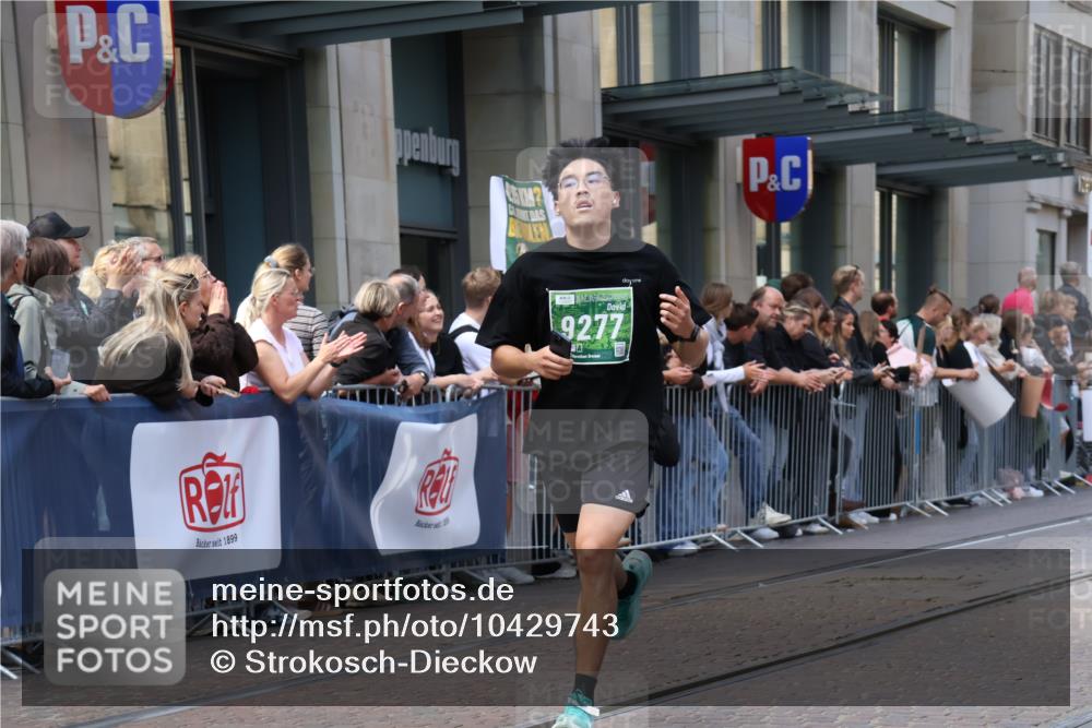 13.09.2026 - 21. swb-Marathon Bremen Strokosch-Dieckow http://msf.ph/oto/10429743 13.09.2026 13:09:38 Ziel 538, 567, 623, 1723, 1975, 2020, 2750, 4781, 5627, 8835, 9241, 9277, 9804, 9817, 195, 1034, 3197, 4473, 4782, 4895, 5111, 6652, 8759, 9789, 9866 meine-sportfotos.de
