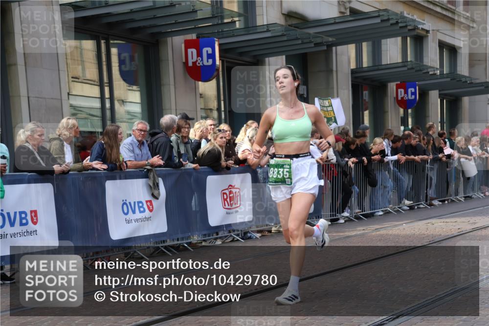 13.09.2026 - 21. swb-Marathon Bremen Strokosch-Dieckow http://msf.ph/oto/10429780 13.09.2026 13:09:40 Ziel 538, 567, 623, 1723, 1975, 2020, 2750, 4781, 5627, 8835, 9277, 9804, 9817, 195, 1034, 3197, 4473, 4782, 4895, 5111, 6652, 8759, 9241, 9789, 9866 meine-sportfotos.de