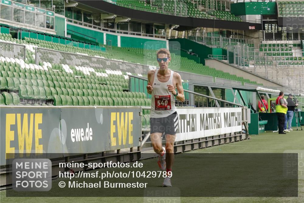 13.09.2026 - 21. swb-Marathon Bremen Michael Burmester http://msf.ph/oto/10429789 13.09.2026 12:13:41 Laufen im Stadion 245, 317, 443, 540, 796, 822, 1149, 692, 1046, 1651, 1671, 2054 meine-sportfotos.de