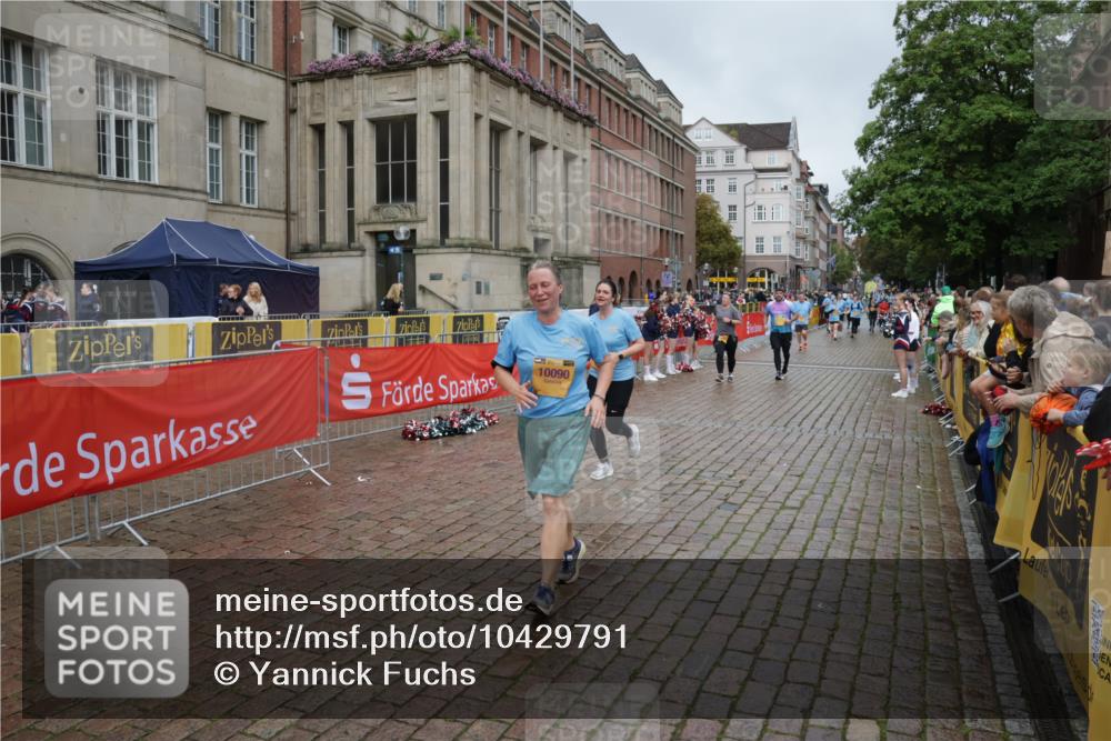13.09.2026 - Kiel Lauf Yannick Fuchs http://msf.ph/oto/10429791 13.09.2026 11:11:13 Ziel 1079, 2192, 2251, 4019, 5341, 6852, 7473, 8314, 8315, 8826, 9693, 10067, 11361, 11934, 11947, 586, 1523, 2512, 2628, 5920, 6409, 6670, 6756, 6852, 7930, 8468, 8491, 10090, 10380, 10550, 10661, 11600, 11644, 1460, 1655, 3346, 4053, 4090, 4589, 5869, 7181, 7431, 8127, 10882, 11417, 11719, 12845, 586, 1334, 2134, 2175, 2176, 2177, 3245, 3716, 6476, 9206, 9406, 9916, 10090, 10101, 10550 meine-sportfotos.de