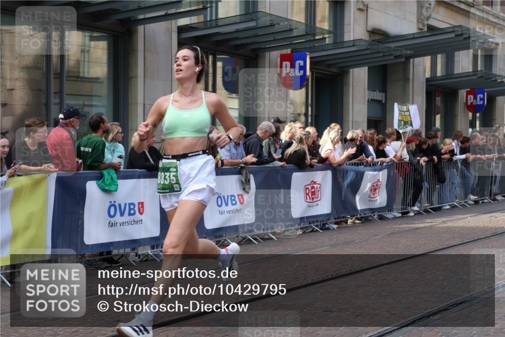 13.09.2026 - 21. swb-Marathon Bremen Strokosch-Dieckow http://msf.ph/oto/10429795 13.09.2026 13:09:41 Ziel 538, 567, 623, 1723, 1975, 2020, 2750, 4781, 5627, 8835, 9277, 9804, 9817, 195, 1034, 3197, 4473, 4782, 5111, 6652, 8759, 9241, 9789 meine-sportfotos.de