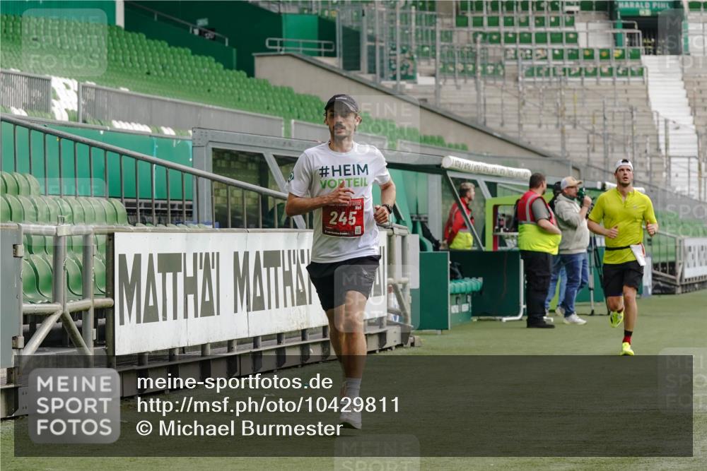 13.09.2026 - 21. swb-Marathon Bremen Michael Burmester http://msf.ph/oto/10429811 13.09.2026 12:14:05 Laufen im Stadion 245, 317, 540, 796, 822, 1149, 1046, 1651, 1671, 2054 meine-sportfotos.de