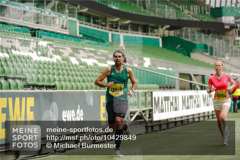 13.09.2026 - 21. swb-Marathon Bremen Michael Burmester http://msf.ph/oto/10429849 13.09.2026 10:21:03 Laufen im Stadion 10244, 10261, 10262, 10818, 10961, 10994, 11067, 11068, 11142, 11176, 11197, 11418, 11512, 11916, 11964, 12289, 12324, 12358, 12413, 12456, 12513, 12520, 12540, 13505, 13514, 13540, 13548, 13551, 13558, 13560, 13568, 13575, 13583, 13588, 13590, 13601, 13605, 13606, 13608, 13610, 13619, 13633, 13637, 10597, 12457, 12458, 13501, 13504, 13510, 13515, 13517, 13522, 13542, 13543, 13554, 13561, 13567, 13579, 13623, 13635 meine-sportfotos.de