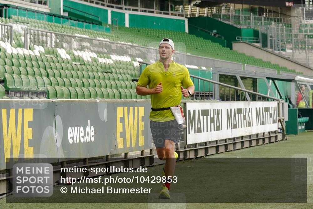 13.09.2026 - 21. swb-Marathon Bremen Michael Burmester http://msf.ph/oto/10429853 13.09.2026 12:14:11 Laufen im Stadion 245, 540, 822, 1149, 1046, 1651, 1671, 2054 meine-sportfotos.de
