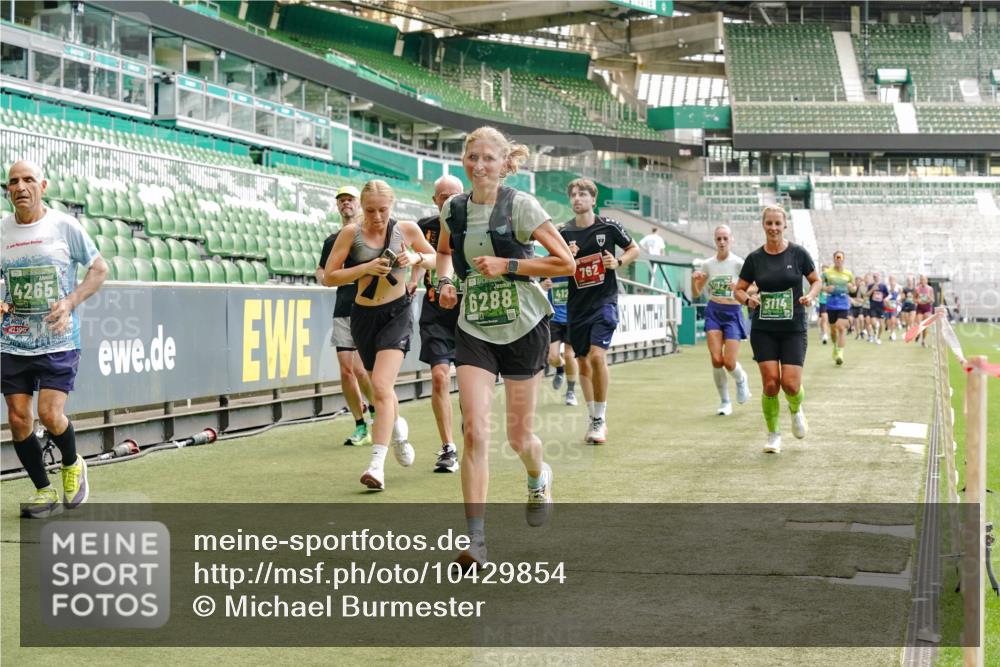 13.09.2026 - 21. swb-Marathon Bremen Michael Burmester http://msf.ph/oto/10429854 13.09.2026 13:03:31 Laufen im Stadion 209, 210, 488, 534, 596, 722, 725, 762, 881, 936, 940, 1014, 1250, 1343, 1458, 1460, 1479, 1611, 1649, 1653, 1771, 2223, 2276, 2292, 2345, 2364, 2378, 2421, 2434, 2513, 2625, 2666, 2668, 2779, 2851, 2891, 2900, 2934, 2977, 3013, 3028, 3114, 3135, 3163, 3164, 3258, 3360, 3402, 3425, 3454, 3460, 3496, 3510, 3521, 3576, 3579, 3585, 3597, 3603, 3618, 3721, 3796, 3846, 3852, 3859, 3893, 3938, 3970, 3983, 4000, 4077, 4133, 4506, 4558, 242 meine-sportfotos.de