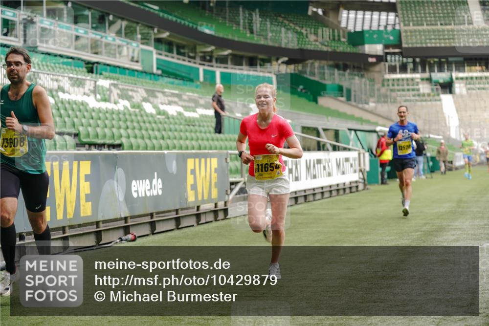13.09.2026 - 21. swb-Marathon Bremen Michael Burmester http://msf.ph/oto/10429879 13.09.2026 10:21:05 Laufen im Stadion 10244, 10261, 10262, 10818, 10961, 10994, 11067, 11068, 11142, 11176, 11197, 11418, 11512, 11916, 11964, 12289, 12324, 12358, 12413, 12456, 12513, 12520, 12540, 13505, 13514, 13540, 13548, 13551, 13558, 13560, 13568, 13575, 13583, 13588, 13590, 13601, 13605, 13606, 13608, 13610, 13619, 13633, 13637, 10597, 12457, 12458, 13501, 13504, 13510, 13515, 13517, 13522, 13542, 13543, 13554, 13561, 13567, 13579, 13623, 13635 meine-sportfotos.de