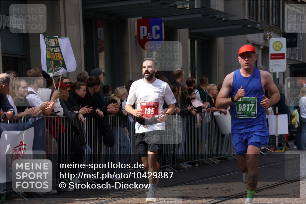 13.09.2026 - 21. swb-Marathon Bremen Strokosch-Dieckow http://msf.ph/oto/10429887 13.09.2026 13:09:49 Ziel 538, 623, 957, 2020, 4781, 5627, 8064, 9817, 195, 567, 1723, 1975, 2750, 4473, 4782, 6652, 8835, 9241, 9277, 9804 meine-sportfotos.de