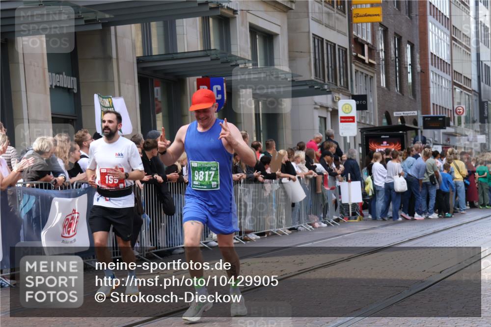 13.09.2026 - 21. swb-Marathon Bremen Strokosch-Dieckow http://msf.ph/oto/10429905 13.09.2026 13:09:50 Ziel 538, 623, 957, 2020, 4781, 5627, 8064, 9817, 195, 567, 1723, 1975, 2750, 4473, 4782, 8835, 9241, 9277, 9804 meine-sportfotos.de