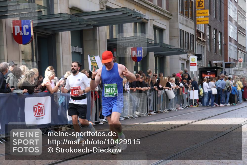13.09.2026 - 21. swb-Marathon Bremen Strokosch-Dieckow http://msf.ph/oto/10429915 13.09.2026 13:09:50 Ziel 538, 623, 957, 2020, 4781, 5627, 8064, 9817, 195, 567, 1723, 1975, 2750, 4473, 4782, 8835, 9241, 9277, 9804 meine-sportfotos.de