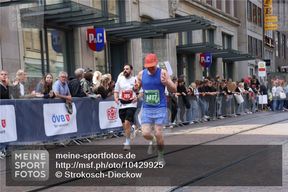 13.09.2026 - 21. swb-Marathon Bremen Strokosch-Dieckow http://msf.ph/oto/10429925 13.09.2026 13:09:50 Ziel 538, 623, 957, 2020, 4781, 5627, 8064, 9817, 195, 567, 1723, 1975, 2750, 4473, 4782, 8835, 9241, 9277, 9804 meine-sportfotos.de