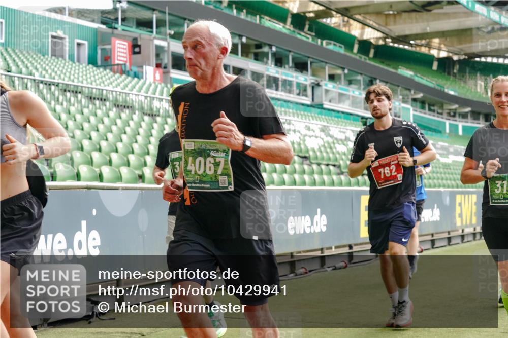 13.09.2026 - 21. swb-Marathon Bremen Michael Burmester http://msf.ph/oto/10429941 13.09.2026 13:03:34 Laufen im Stadion 209, 210, 488, 534, 596, 722, 725, 762, 881, 936, 940, 1014, 1250, 1343, 1458, 1460, 1479, 1611, 1649, 1653, 1771, 2223, 2276, 2345, 2364, 2369, 2378, 2421, 2434, 2513, 2625, 2666, 2668, 2779, 2851, 2891, 2900, 2934, 2977, 3028, 3114, 3135, 3163, 3164, 3258, 3360, 3402, 3425, 3454, 3460, 3496, 3510, 3521, 3576, 3579, 3585, 3597, 3603, 3618, 3721, 3796, 3846, 3852, 3859, 3893, 3938, 3970, 3983, 4000, 4077, 4133, 4506, 4558, 242 meine-sportfotos.de
