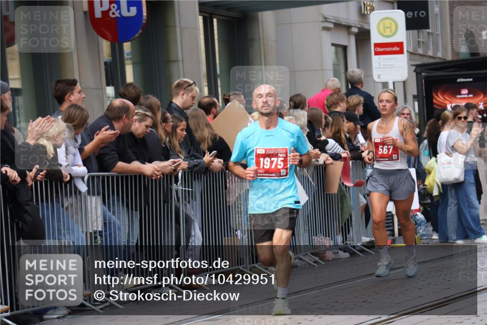 13.09.2026 - 21. swb-Marathon Bremen Strokosch-Dieckow http://msf.ph/oto/10429951 13.09.2026 13:09:57 Ziel 604, 623, 957, 1277, 2020, 3959, 5532, 8033, 8064, 8709, 9817, 195, 538, 567, 1723, 1975, 2020, 2750, 4781, 4782, 5627, 8835, 9241, 9277, 9804 meine-sportfotos.de