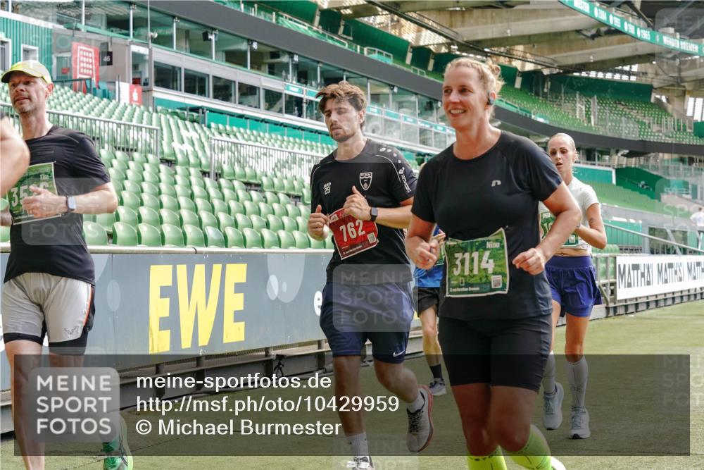 13.09.2026 - 21. swb-Marathon Bremen Michael Burmester http://msf.ph/oto/10429959 13.09.2026 13:03:34 Laufen im Stadion 209, 210, 488, 534, 596, 722, 725, 762, 881, 936, 940, 1014, 1250, 1343, 1458, 1460, 1479, 1611, 1649, 1653, 1771, 2223, 2276, 2345, 2364, 2369, 2378, 2421, 2434, 2513, 2625, 2666, 2668, 2779, 2851, 2891, 2900, 2934, 2977, 3028, 3114, 3135, 3163, 3164, 3258, 3360, 3402, 3425, 3454, 3460, 3496, 3510, 3521, 3576, 3579, 3585, 3597, 3603, 3618, 3721, 3796, 3846, 3852, 3859, 3893, 3938, 3970, 3983, 4000, 4077, 4133, 4506, 4558, 242 meine-sportfotos.de
