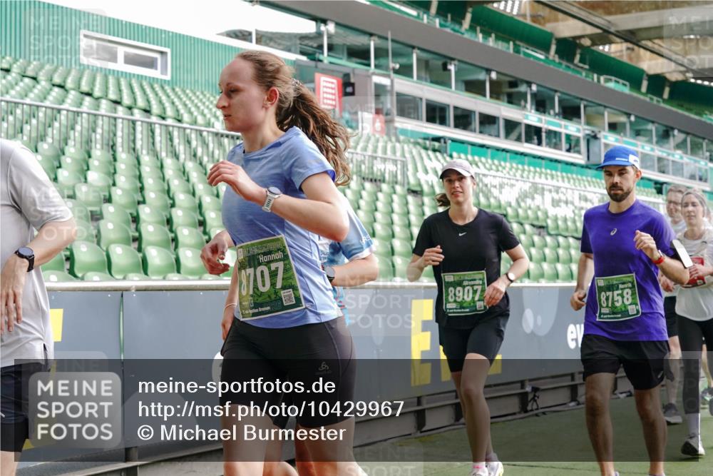 13.09.2026 - 21. swb-Marathon Bremen Michael Burmester http://msf.ph/oto/10429967 13.09.2026 13:27:30 Laufen im Stadion 111, 186, 202, 357, 364, 390, 478, 597, 726, 829, 833, 888, 925, 1077, 1220, 1412, 1473, 1496, 1608, 1700, 1769, 1958, 1961, 1984, 2236, 2273, 2309, 2388, 2404, 2428, 2502, 2507, 2508, 2542, 2558, 2576, 2582, 2592, 2656, 2725, 2748, 2817, 2875, 2876, 2923, 2965, 2970, 3045, 3047, 3050, 3073, 3084, 3184, 3219, 3359, 3433, 3540, 3589, 3592, 3629, 3756, 3885, 3907, 3978, 4238, 4457, 4660 meine-sportfotos.de