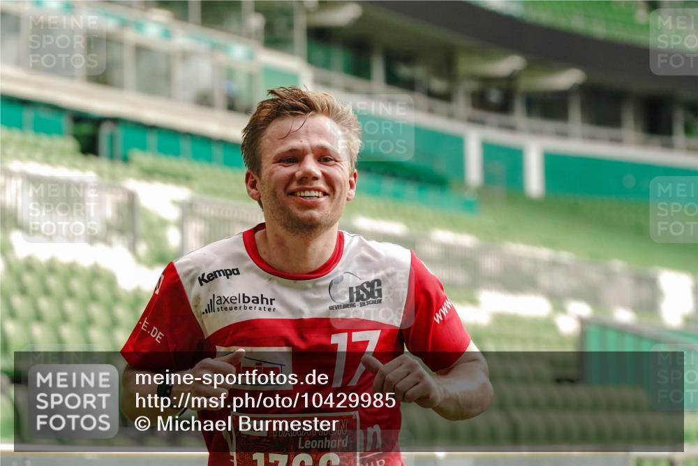 13.09.2026 - 21. swb-Marathon Bremen Michael Burmester http://msf.ph/oto/10429985 13.09.2026 12:15:21 Laufen im Stadion 245, 540, 822, 1028, 1670, 1766, 1997, 317, 443, 614, 796, 1651 meine-sportfotos.de