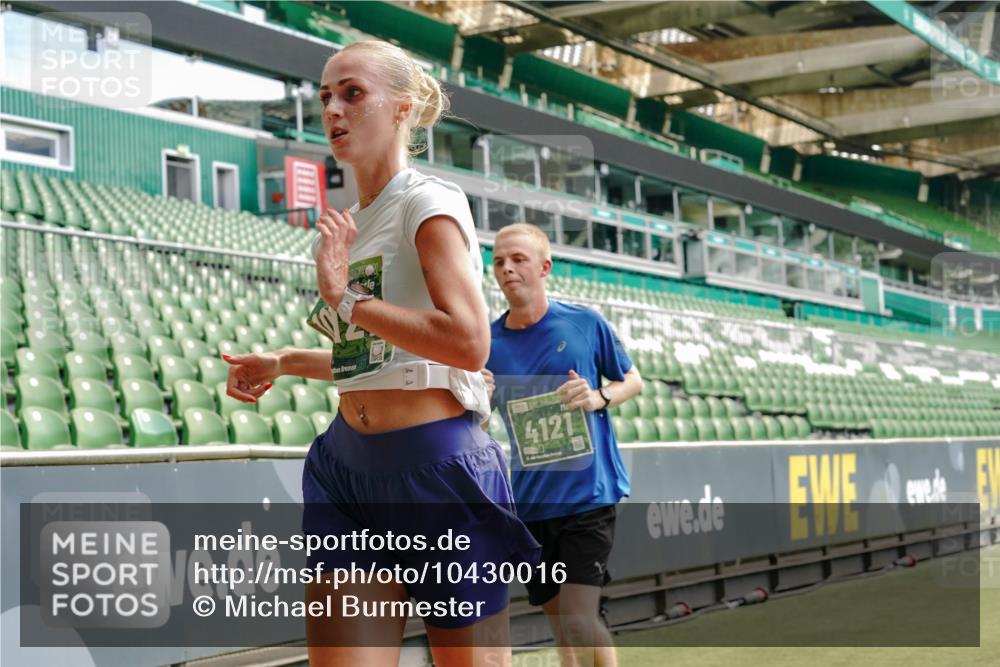 13.09.2026 - 21. swb-Marathon Bremen Michael Burmester http://msf.ph/oto/10430016 13.09.2026 13:03:36 Laufen im Stadion 209, 210, 488, 534, 596, 722, 725, 762, 881, 936, 940, 1014, 1250, 1343, 1458, 1460, 1479, 1611, 1649, 1653, 1771, 2223, 2276, 2345, 2364, 2369, 2378, 2421, 2434, 2513, 2625, 2666, 2668, 2779, 2851, 2891, 2900, 2934, 2977, 3028, 3114, 3135, 3163, 3164, 3258, 3360, 3402, 3425, 3454, 3460, 3496, 3510, 3521, 3576, 3579, 3585, 3597, 3603, 3618, 3721, 3796, 3846, 3852, 3859, 3893, 3938, 3970, 3983, 4000, 4077, 4133, 4506, 4558, 242 meine-sportfotos.de