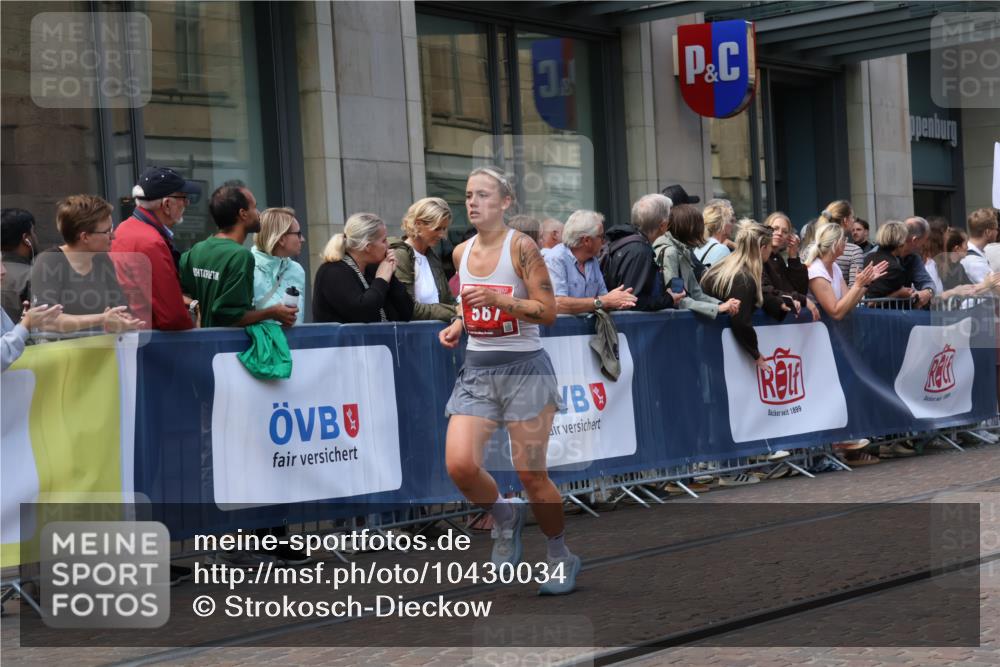 13.09.2026 - 21. swb-Marathon Bremen Strokosch-Dieckow http://msf.ph/oto/10430034 13.09.2026 13:10:01 Ziel 604, 640, 957, 1277, 3959, 5532, 7881, 8033, 8064, 8709, 195, 538, 567, 623, 1723, 1975, 2020, 2750, 4781, 5627, 8835, 9241, 9277, 9804, 9817 meine-sportfotos.de