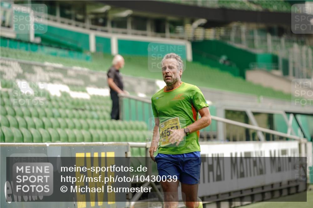 13.09.2026 - 21. swb-Marathon Bremen Michael Burmester http://msf.ph/oto/10430039 13.09.2026 10:21:15 Laufen im Stadion 10244, 10261, 10262, 10818, 10961, 10994, 11067, 11068, 11083, 11142, 11176, 11197, 11418, 11512, 11619, 11738, 11854, 11916, 11964, 12289, 12324, 12358, 12413, 12456, 12513, 12520, 12540, 13505, 13514, 13535, 13540, 13548, 13551, 13558, 13560, 13568, 13575, 13583, 13588, 13590, 13601, 13605, 13606, 13608, 13610, 13619, 13633, 13636, 13637, 12457, 12458, 13504, 13510, 13517, 13522, 13533, 13536, 13542, 13543, 13554, 13561, 13579, 13623 meine-sportfotos.de