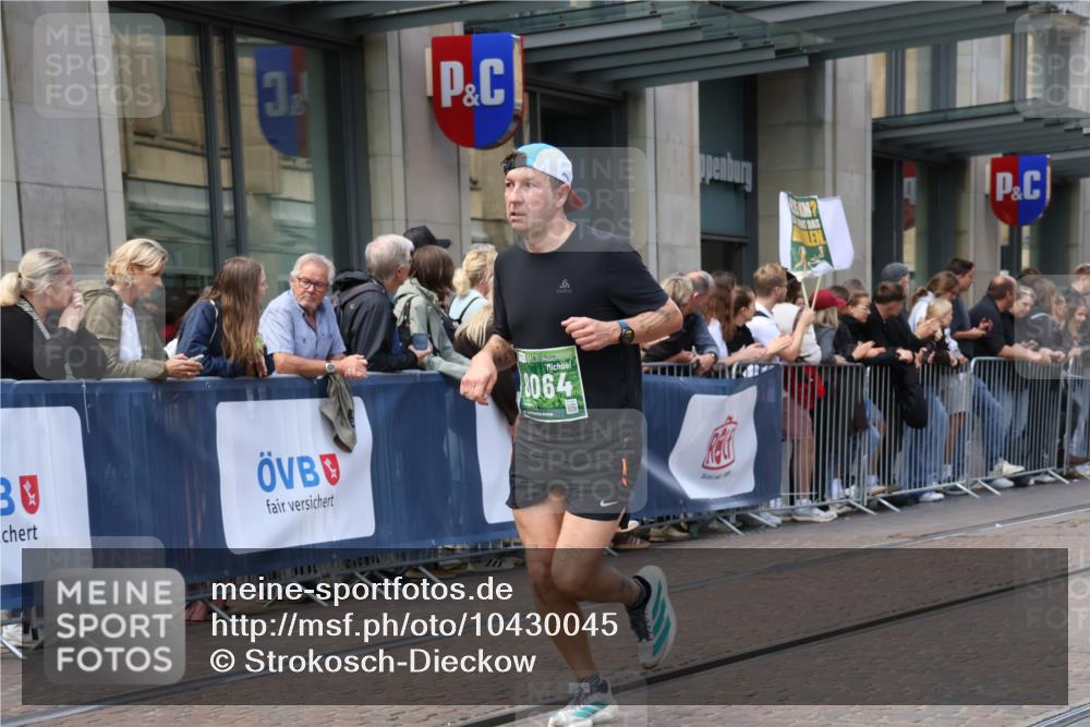 13.09.2026 - 21. swb-Marathon Bremen Strokosch-Dieckow http://msf.ph/oto/10430045 13.09.2026 13:10:03 Ziel 604, 640, 957, 1277, 2605, 3959, 5532, 6267, 7881, 8033, 8064, 8709, 538, 567, 623, 1723, 1975, 2020, 2750, 4781, 5627, 8835, 9241, 9277, 9804, 9817 meine-sportfotos.de