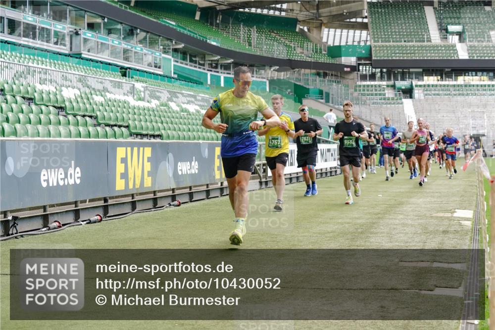 13.09.2026 - 21. swb-Marathon Bremen Michael Burmester http://msf.ph/oto/10430052 13.09.2026 13:03:38 Laufen im Stadion 209, 210, 488, 534, 596, 722, 725, 762, 881, 936, 940, 1014, 1250, 1343, 1458, 1460, 1479, 1611, 1649, 1653, 1771, 2223, 2276, 2364, 2369, 2378, 2421, 2434, 2513, 2625, 2668, 2779, 2851, 2891, 2900, 2934, 2977, 3028, 3114, 3135, 3258, 3360, 3402, 3425, 3454, 3460, 3496, 3510, 3521, 3576, 3579, 3585, 3597, 3603, 3618, 3721, 3796, 3846, 3852, 3859, 3893, 3938, 3970, 3983, 4000, 4077, 4133, 4506, 4558, 242 meine-sportfotos.de