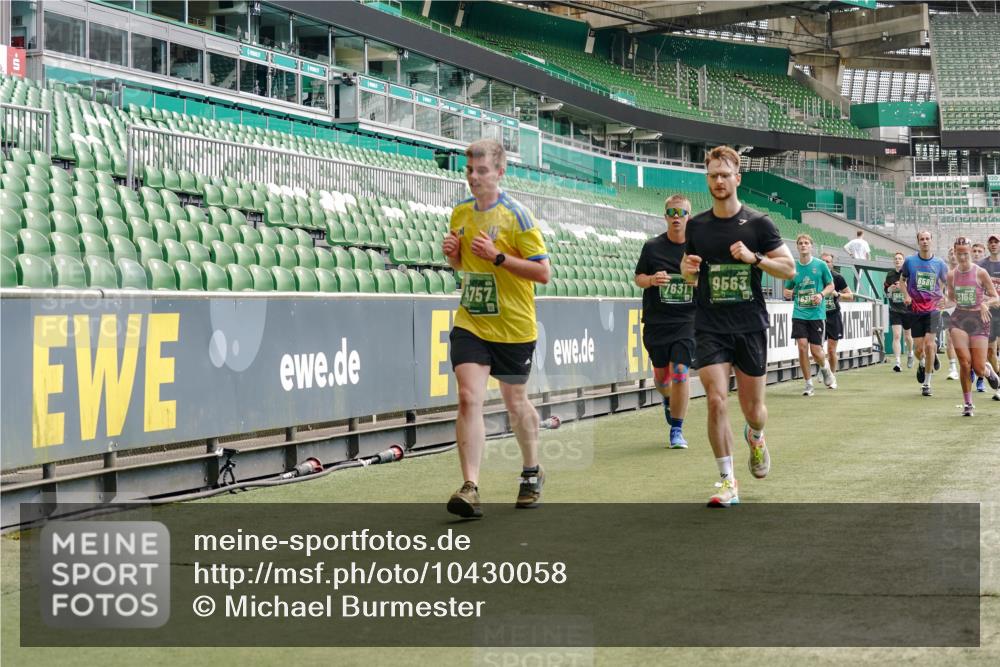 13.09.2026 - 21. swb-Marathon Bremen Michael Burmester http://msf.ph/oto/10430058 13.09.2026 13:03:41 Laufen im Stadion 209, 210, 488, 534, 596, 725, 762, 881, 936, 940, 1014, 1250, 1343, 1458, 1460, 1479, 1611, 1649, 1653, 1771, 2223, 2276, 2364, 2369, 2378, 2421, 2434, 2513, 2625, 2668, 2779, 2851, 2872, 2891, 2900, 2934, 2977, 3028, 3114, 3135, 3258, 3360, 3402, 3425, 3454, 3460, 3496, 3510, 3521, 3576, 3579, 3585, 3597, 3603, 3618, 3721, 3796, 3846, 3852, 3859, 3893, 3909, 3938, 3970, 3983, 4000, 4077, 4133, 4506, 4558, 242 meine-sportfotos.de
