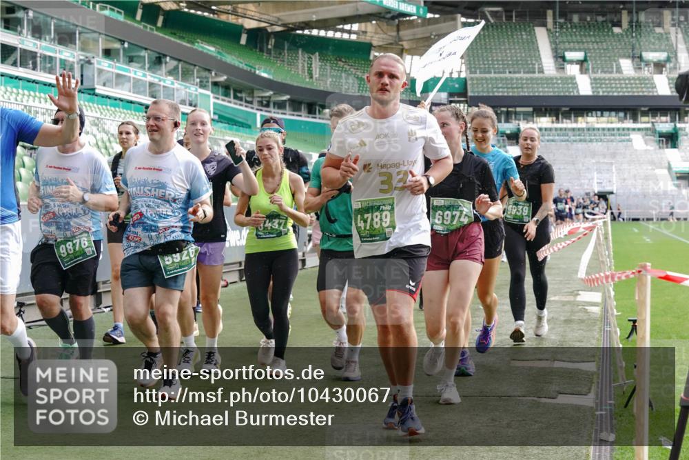 13.09.2026 - 21. swb-Marathon Bremen Michael Burmester http://msf.ph/oto/10430067 13.09.2026 13:27:35 Laufen im Stadion 111, 186, 202, 357, 364, 390, 478, 597, 726, 829, 833, 888, 925, 1077, 1220, 1412, 1473, 1496, 1608, 1700, 1769, 1958, 1961, 1984, 2236, 2273, 2309, 2388, 2404, 2428, 2502, 2507, 2508, 2542, 2558, 2576, 2582, 2592, 2725, 2748, 2817, 2875, 2876, 2923, 2965, 3045, 3047, 3050, 3073, 3084, 3184, 3219, 3359, 3540, 3589, 3592, 3629, 3756, 3826, 3885, 3907, 3978, 4238, 4457, 4660 meine-sportfotos.de