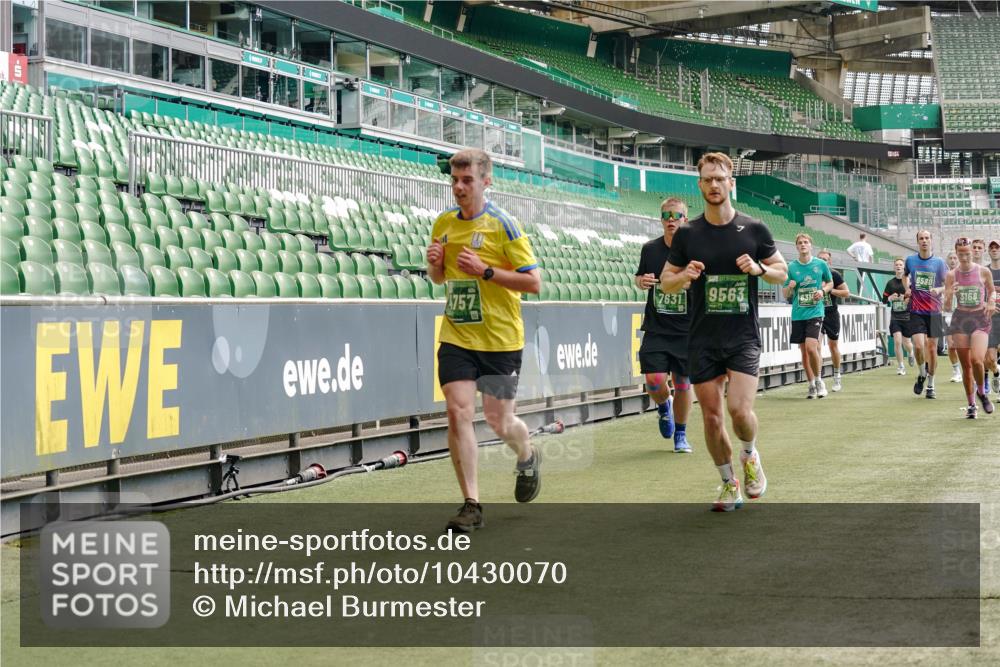 13.09.2026 - 21. swb-Marathon Bremen Michael Burmester http://msf.ph/oto/10430070 13.09.2026 13:03:41 Laufen im Stadion 209, 210, 488, 534, 596, 725, 762, 881, 936, 940, 1014, 1250, 1343, 1458, 1460, 1479, 1611, 1649, 1653, 1771, 2223, 2276, 2364, 2369, 2378, 2421, 2434, 2513, 2625, 2668, 2779, 2851, 2872, 2891, 2900, 2934, 2977, 3028, 3114, 3135, 3258, 3360, 3402, 3425, 3454, 3460, 3496, 3510, 3521, 3576, 3579, 3585, 3597, 3603, 3618, 3721, 3796, 3846, 3852, 3859, 3893, 3909, 3938, 3970, 3983, 4000, 4077, 4133, 4506, 4558, 242 meine-sportfotos.de
